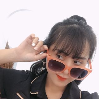 Kính râm gọng sọc
