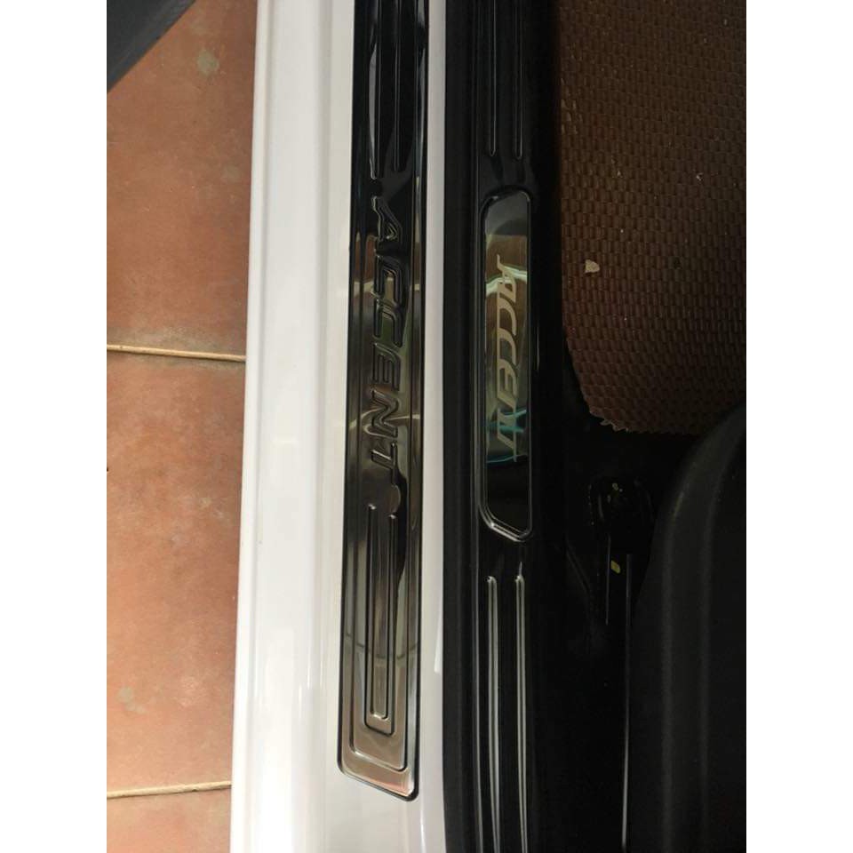 Nẹp cửa xe Hyundai Accent 2018, 2019 2020 2021 2022 mẫu Inox cao cấp