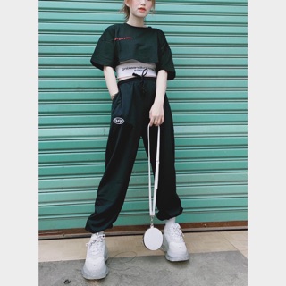 Quần jogger thêu chữ Spun