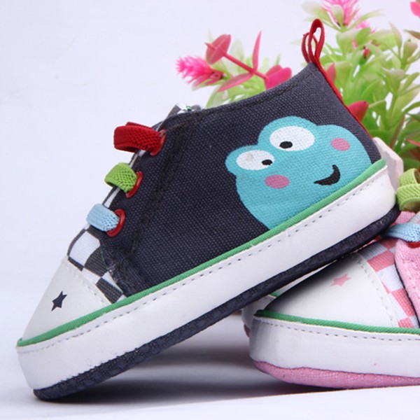 Giày Sneaker Tập Đi Chất Canvas Cho Bé