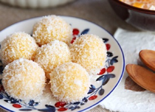Cơm dừa sấy khô đóng gói 100g