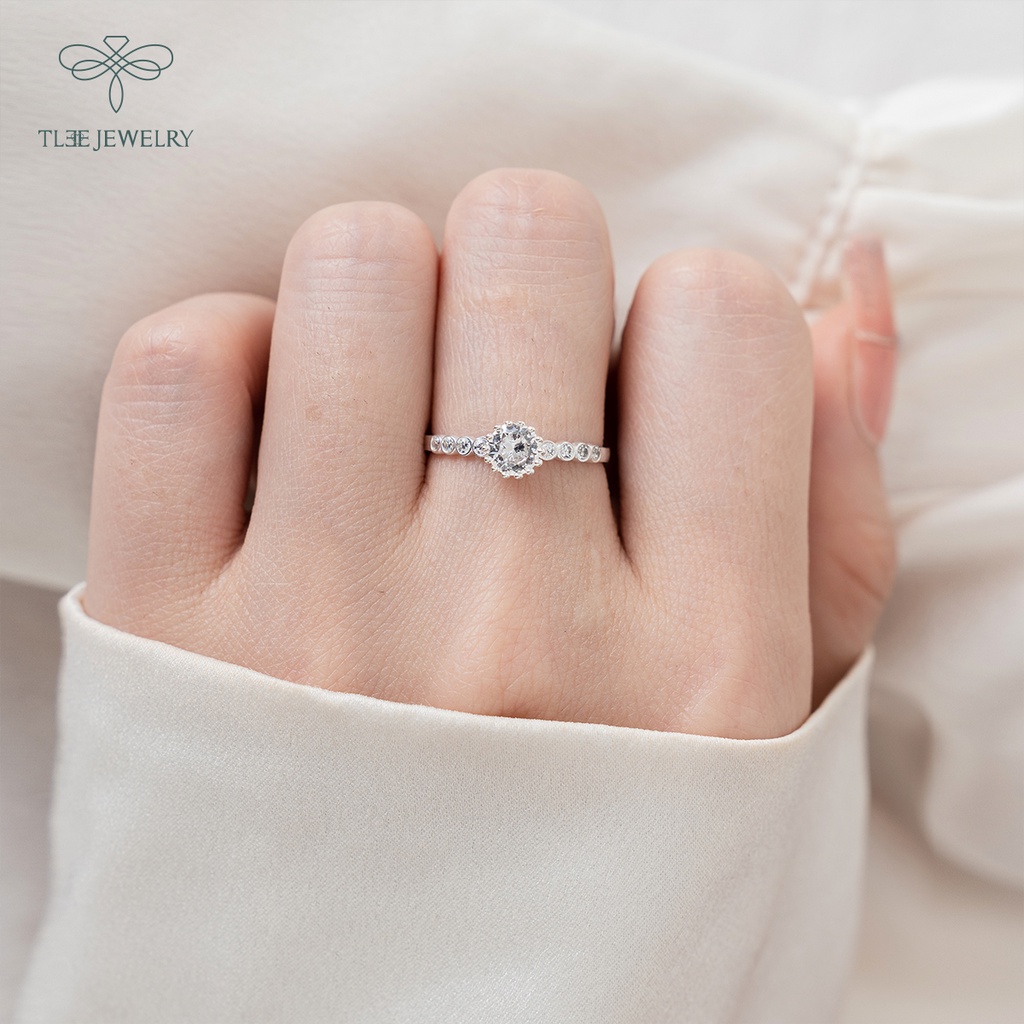 Nhẫn bạc nữ TLEE ổ 5li phối viền đá tròn nhỏ sang trọng NCJ A0194