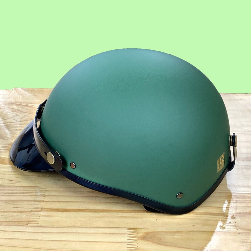 Mũ bảo hiểm 1/2 màu xanh rêu lính kèm kính phi công và kính UV xốp ép - khóa đỏ