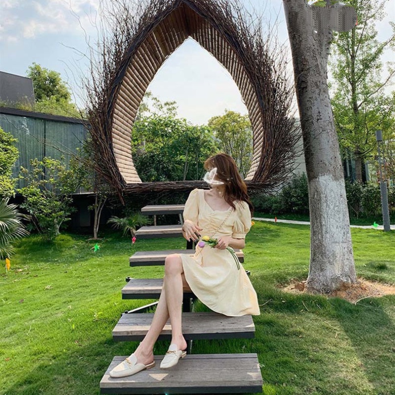 Đầm chữ A MURIOKImàu vàng nhạt tay phồng hở lưng thanh lịch phong cách Hàn Quốc cho nữ