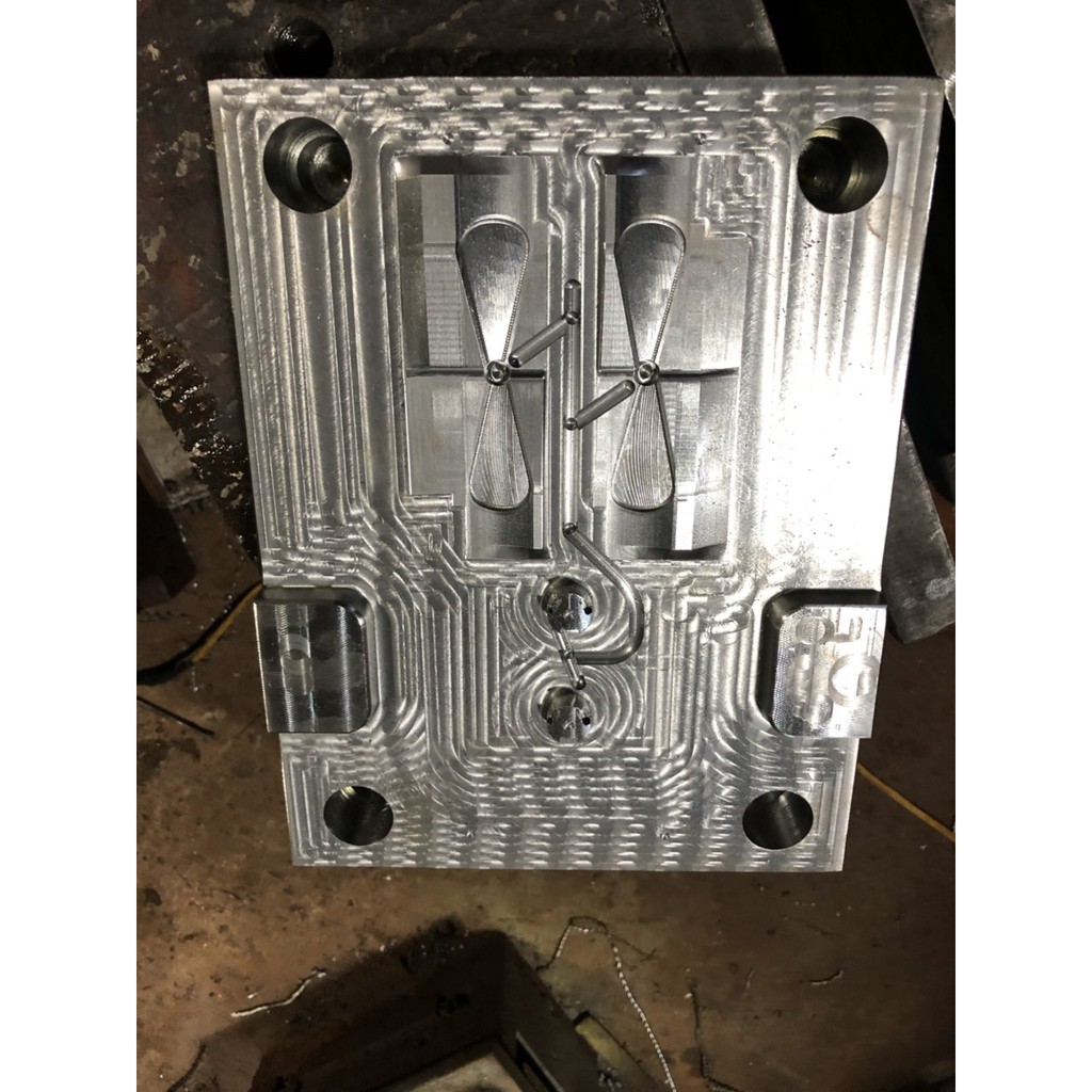 Chong Chóng Doremon Gắn Mũ Bảo Hiểm Siêu Hot