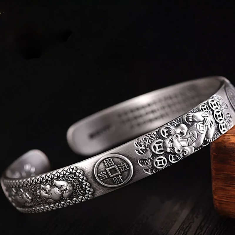 Vòng tay tỳ hưu kim tiền thu hút tài lộc