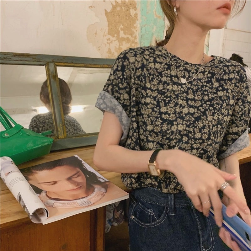 Áo Thun Ngắn Tay Cổ Tròn In Họa Tiết Hoa Phong Cách Retro Hong Kong Cho Nữ