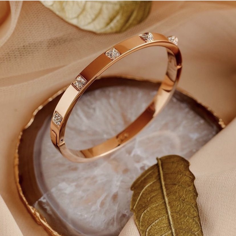 Vòng cứng sang chảnh Swarovski