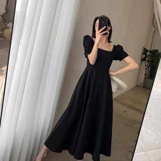 Đầm cổ vuông dáng xoè