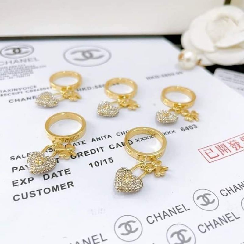 nhẫn mặt tim và cỏ ba lá