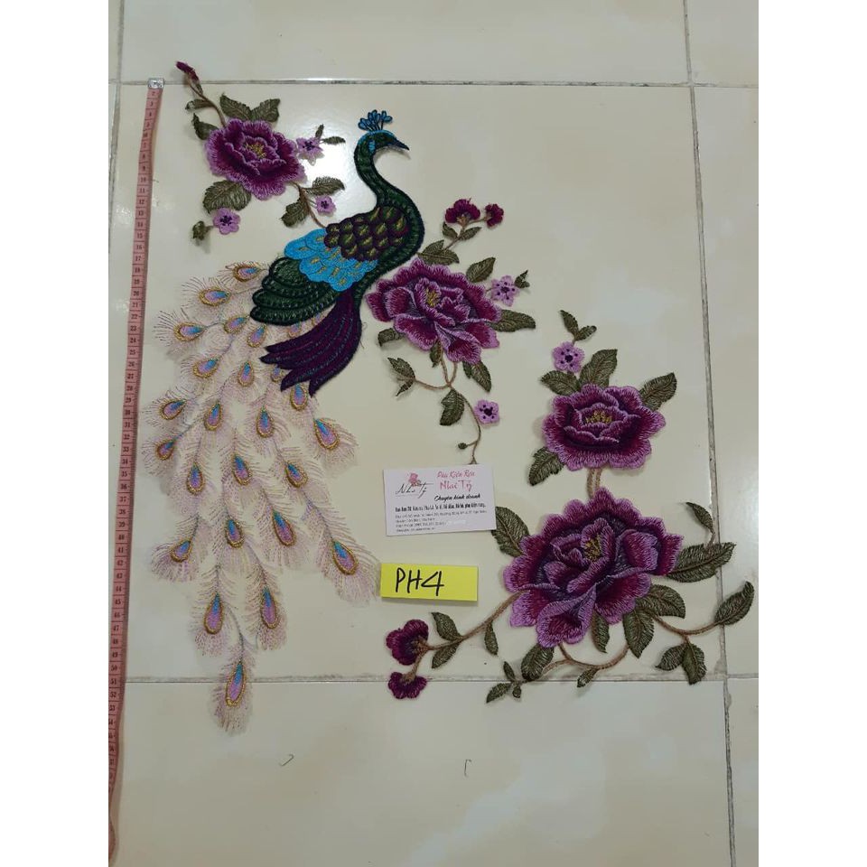 Ren công thêu đẹp sắc xảo