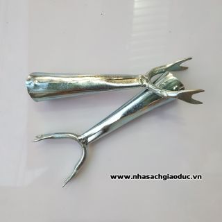 Móc sắt lấy đồ trên cao