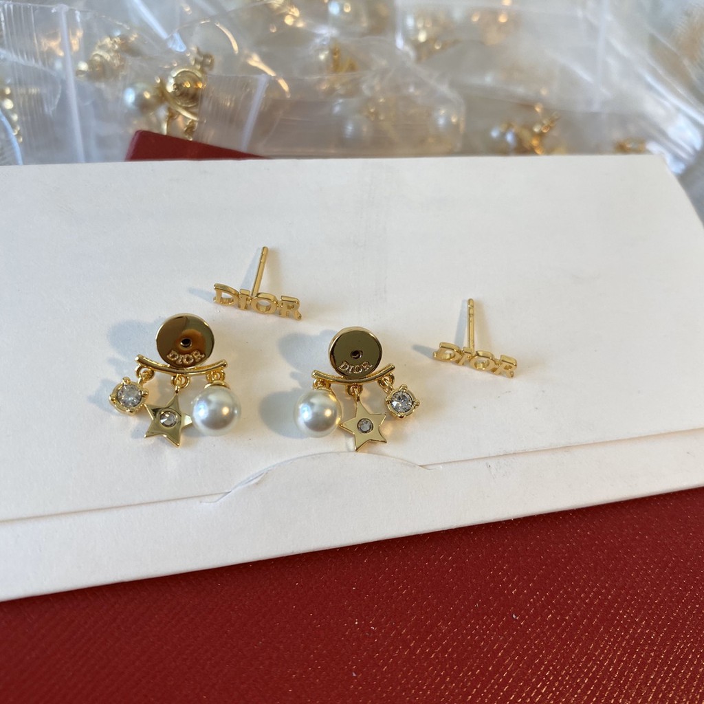 Khuyên tai chữ cái đính ngọc trai đơn giản phong cách retro