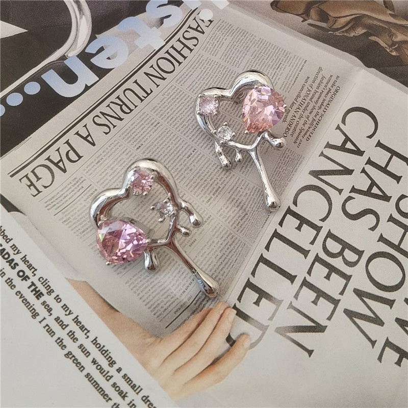 Khuyên Tai Hình Trái Tim Đính Đá Zircon Hồng Thời Trang Phổ Biến