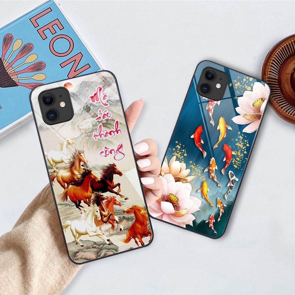 Ốp lưng KÍNH Iphone 11 / 12 / 12 MNI in hình 3D TÀI LỘC-VỢ CHỒNG-TÂM AN -MÃ ĐÁO