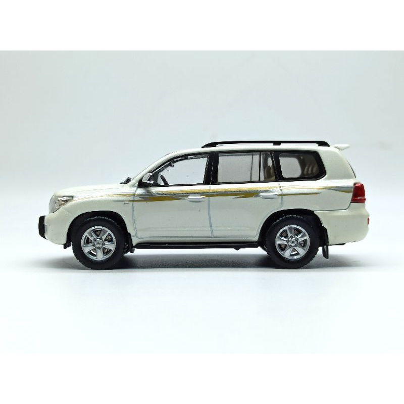 Mô hình xe Toyota Land Cruiser 200 VXR V8 2010