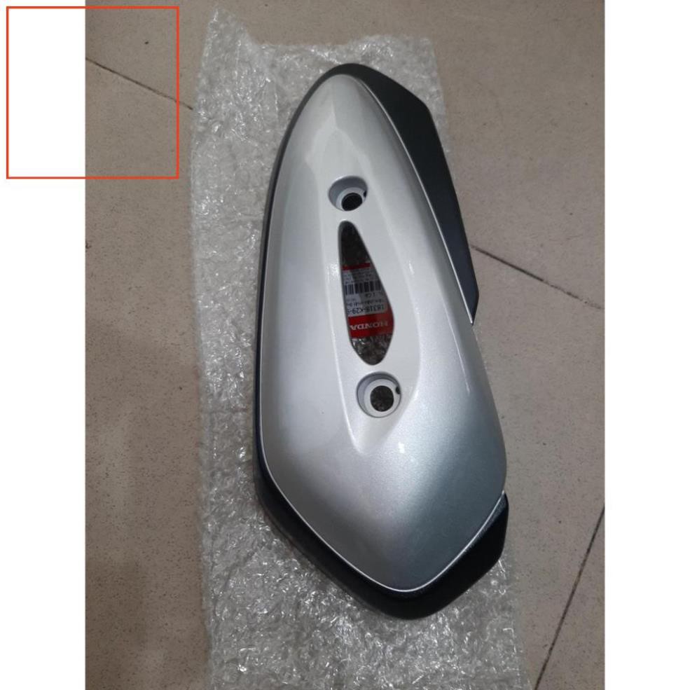 Tấm chắn nhiệt ống xả ốp bô sh mode 2013-2019 honda