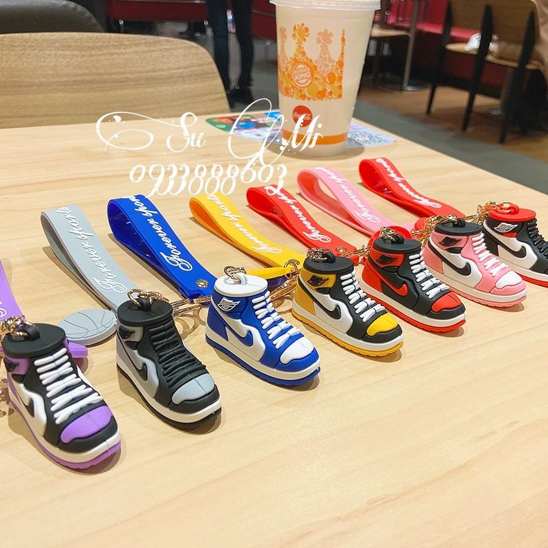 Móc khóa giày thể thao siêu ngầu đủ màu - Móc khóa hình giày thể thao Nike ngộ nghĩnh