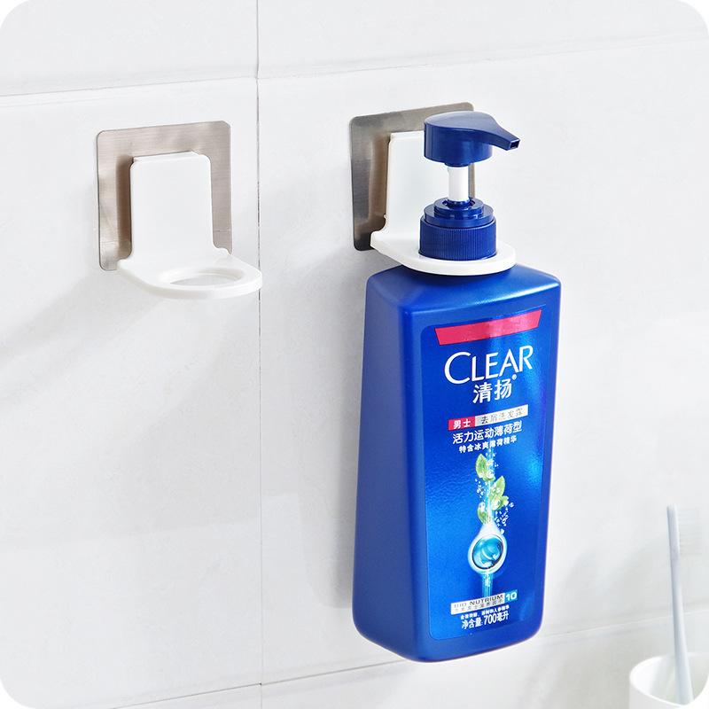 Móc dán tường treo bình nước rửa tay, dầu gội, sữa tắm có vòi xịt giúp tiết kiệm không gian nhà cửa