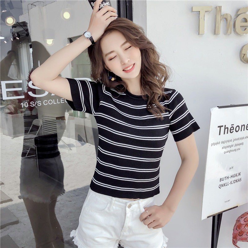 Áo Croptop dệt kim cổ tròn tay ngắn hoạ tiết kẻ sọc