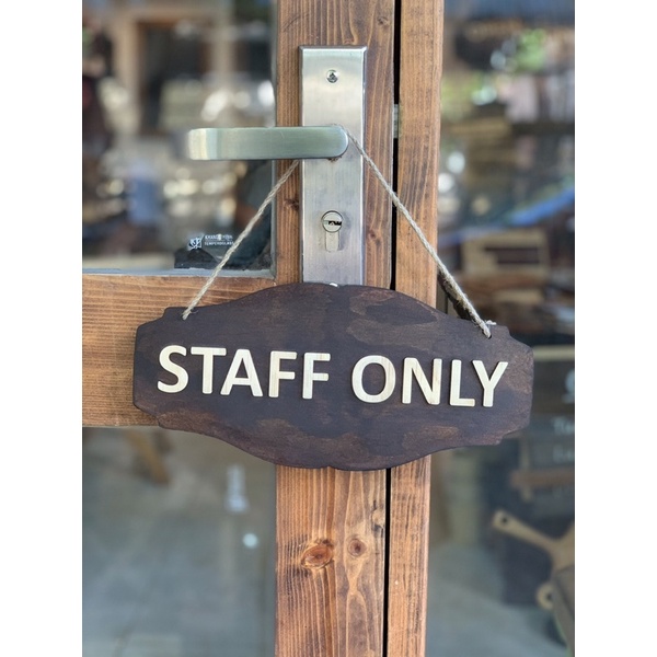 HCM | Bảng gỗ treo cửa chỉ dành cho nhân viên STAFF ONLY LUXI DECOR HCM