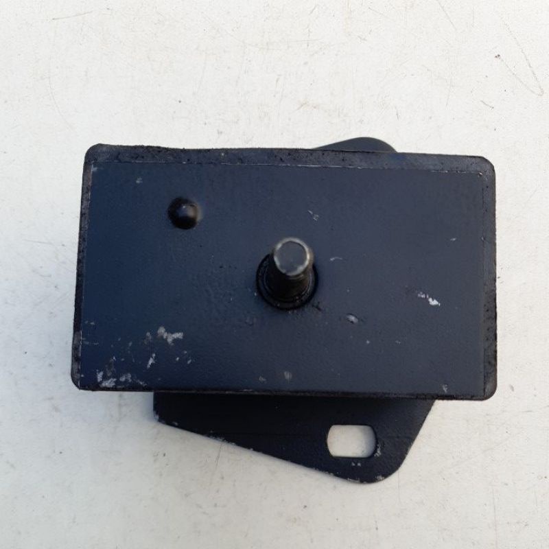 Cao su chân máy ô tô tải huyn đai 1 tấn, 1,25 tấn đời 93