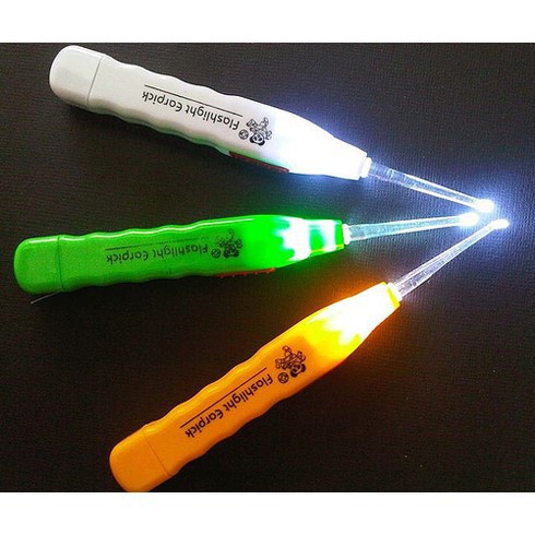 Ngoáy tai có đèn - Dụng cụ lấy ráy tai có đèn Flashlight Earpick