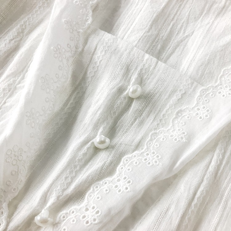 Áo xô trắng tay dài viền ren DA293