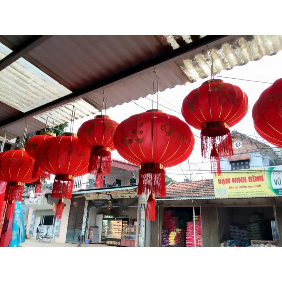 Đèn lồng đỏ trang trí Tết