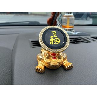 Đế hít điện thoại xe hơi nam châm con cóc