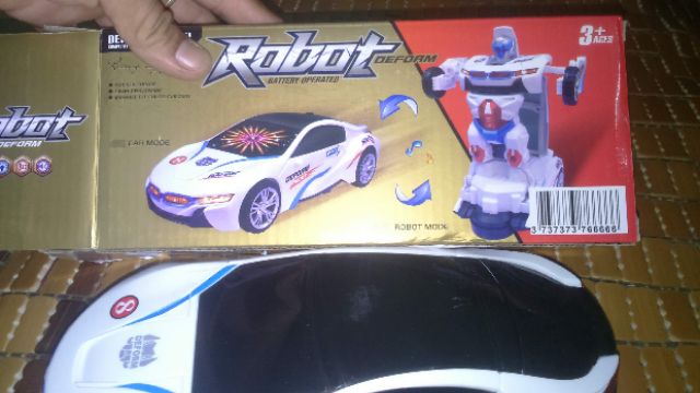 Xe chạy PIN biến thành Robot có nhạc và đèn Led rất đẹp (tặng kèm PIN)