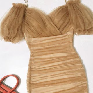 đầm body lưới nude rớt vai