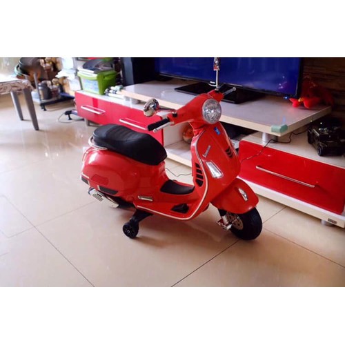 XE MÁY ĐIỆN VESPA Q618 MÀU HỒNG HOẶC ĐỎ CÓ ĐÈN VÀ NHẠC CHO BÉ 5- 7 TUÔI