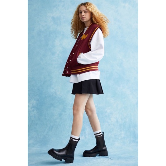 Áo H&M x Sex Education Varsity Gilet Moordale