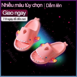 Dép đi trong nhà chống trượt hình cá mập hoạt hình phát sáng độc đáo