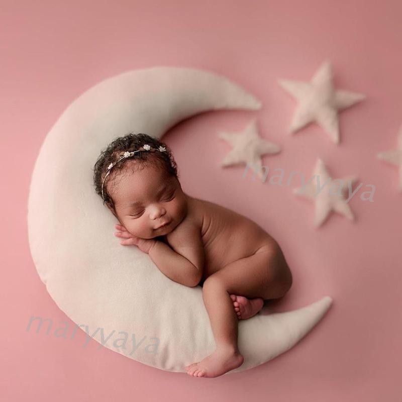 Gối Nằm Hình Trăng Sao Đáng Yêu Cho Bé Sơ Sinh