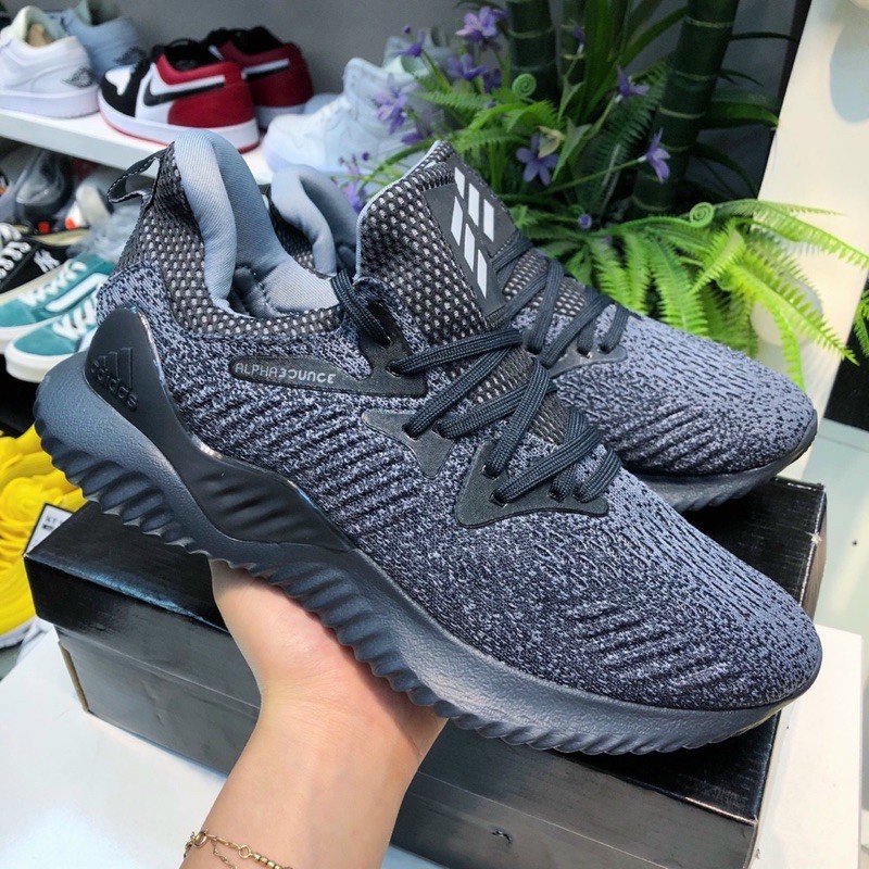 Giày thể thao sneaker alphabounce đen đốm đen