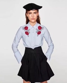 Áo sơ mi ZARA thêu hoa xinh xắn 2 màu trắng và xanh.(có ảnh thật shop chụp)