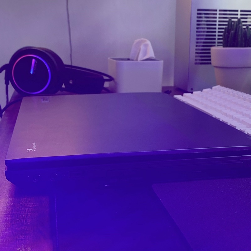 Laptop acer 4750 dùng văn phòng chơi LOL phím ssd mới