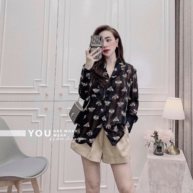 Bán sỉ sơ mi ong cổ vest đen - be cho nữ