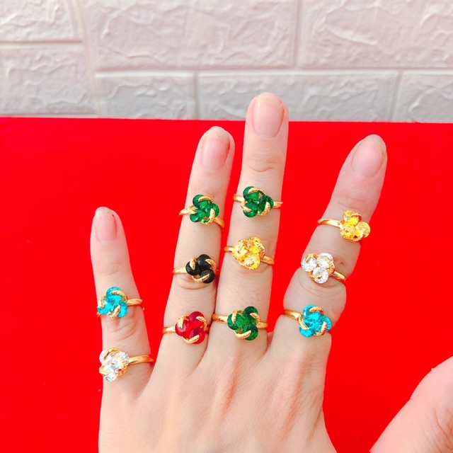 Nhẫn đá màu
