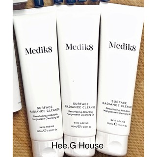 Sữa rửa mặt Medik8 chứa AHA BHA