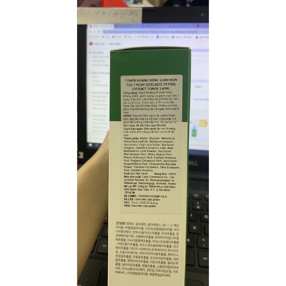 Nước hoa hồng tràm trà dành cho da mụn Derladie Herbal Extract Toner 140 mL