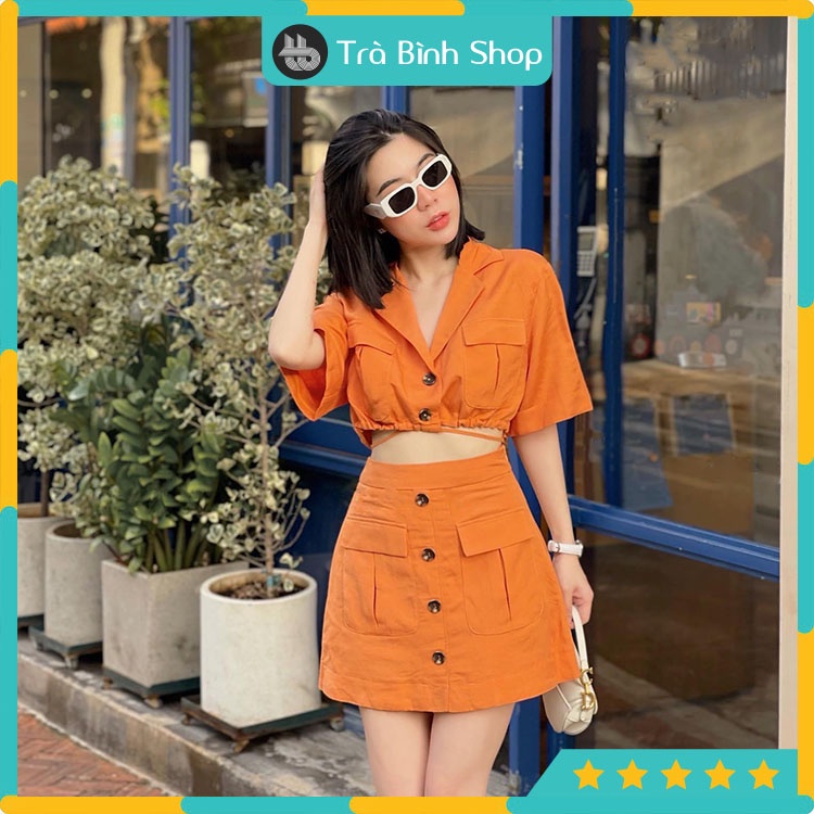 Set áo sơ mi cổ vest form lửng có dây rút chân váy nút kèm quần trong