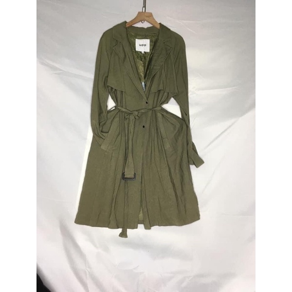 hàng si) “ áo măng tô Hàn màu rêu mới 97% cho 55kg đổ lại