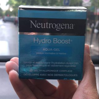Kem dưỡng ẩm Neutrogena Hydro Boost Aqua Gel