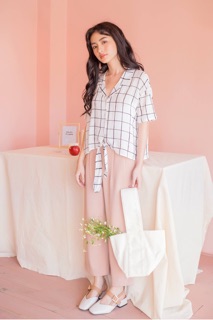 Quần Hồng ceci cela