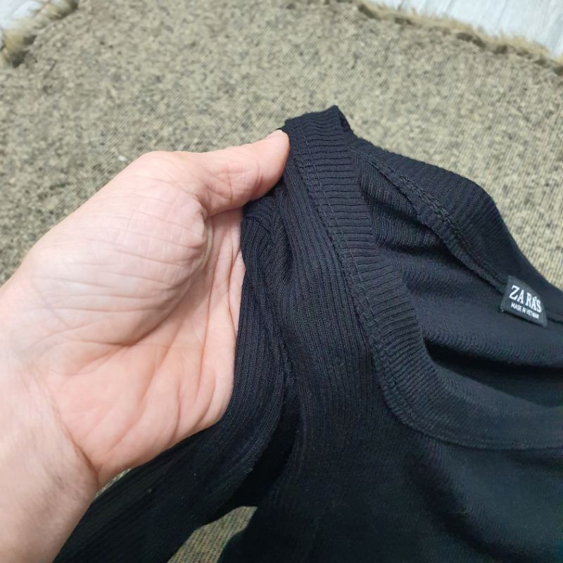 Áo croptop đen tay dài