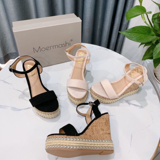 Sandal xuồng ZARA bản da quai ngang cực dễ đi, đế siêu nhẹ tôn dáng mà nhẹ tênh

Sz:35-38
Fullbox