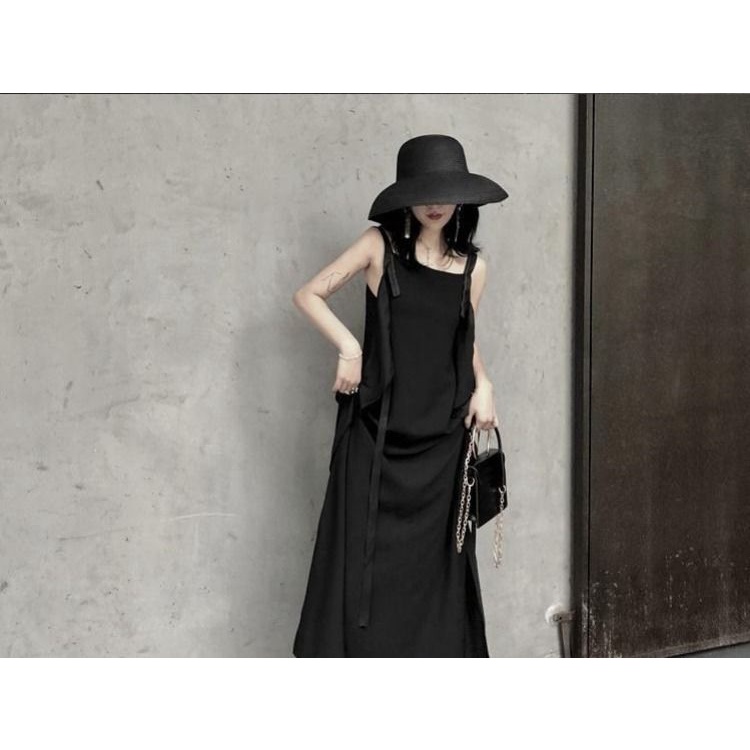 Đầm đen hai dây phong cách Hong Kong ngọt ngào thời trang